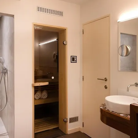 Luxurious With Private Parking Ferienhaus *