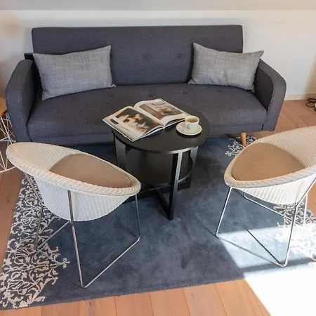 Luxurious With Private Parking Ferienhaus *