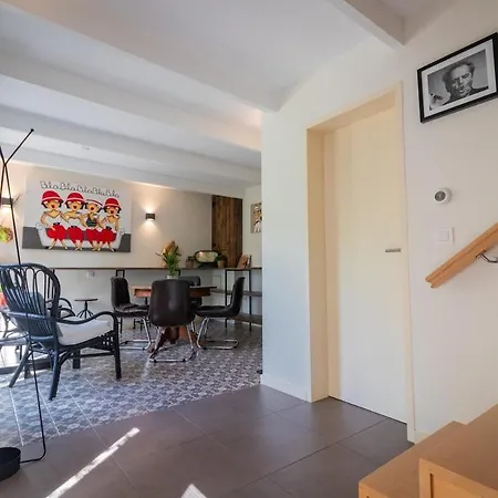 Luxurious With Private Parking Ferienhaus *