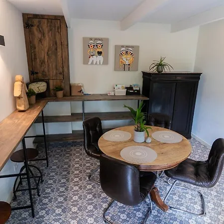 Ferienhaus Luxurious With Private Parking