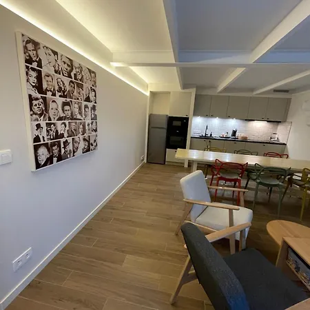 Luxurious With Private Parking Ferienhaus