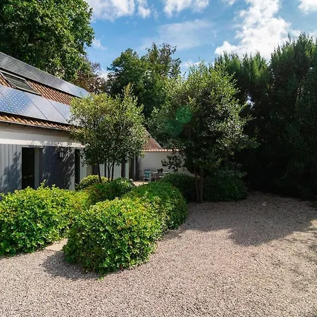 Luxurious With Private Parking Ferienhaus